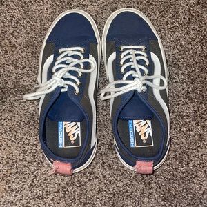 SIZE 6.5 UNISEX VANS